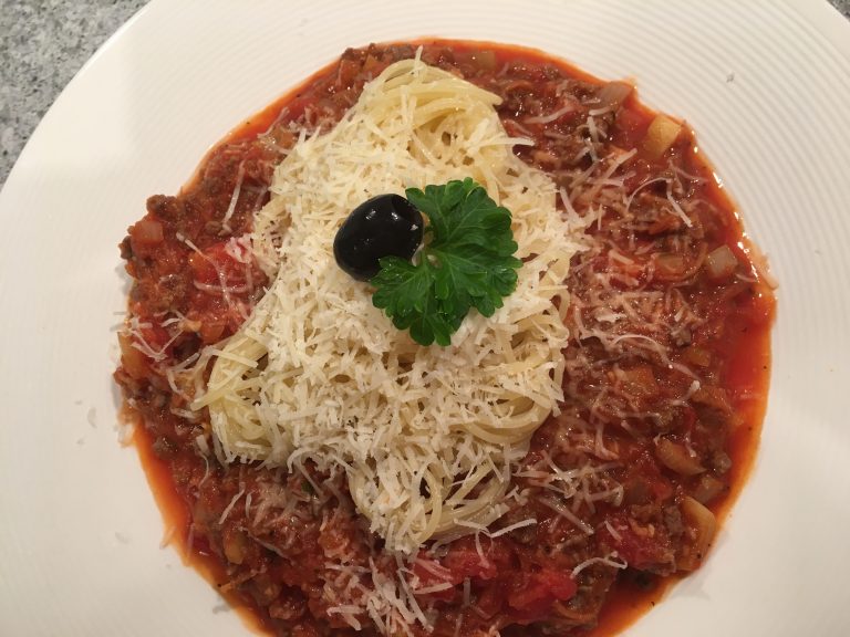 Spagetti med hjemmelaget kjøttsaus